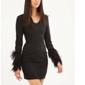 NWT Lavish Alice Feather Cuff Shift Dress